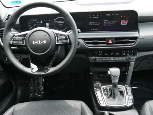 Certified 2024 Kia Seltos EX AWD/4WD image 17