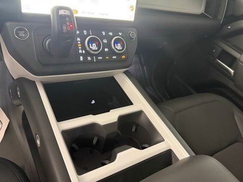 Used 2024 Land Rover Defender 110 X-Dynamic SE image 5