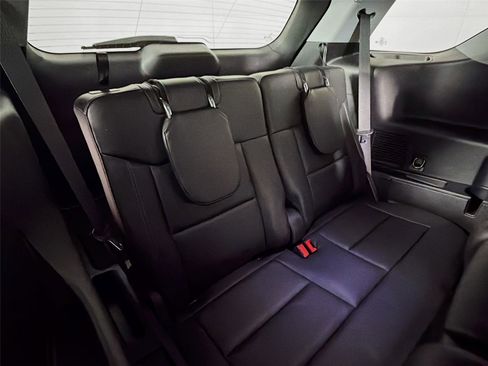 Used 2022 Ford Explorer XLT w/ Equipment Group 202A image 27