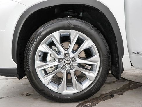 Used 2026 Toyota Highlander Limited AWD/4WD image 33