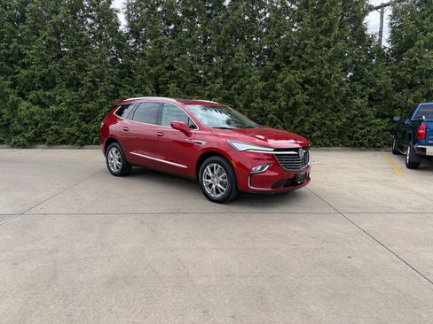 Used 2023 Buick Enclave Essence w/ Experience Buick Package AWD/4WD image 1