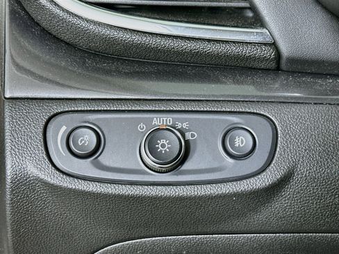 Used 2019 Buick Encore Essence FWD image 17