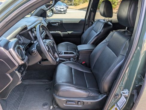 Used 2022 Toyota Tacoma TRD Sport w/ TRD Premium Sport Package AWD/4WD image 2