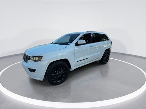 Used 2019 Jeep Grand Cherokee Altitude image 4