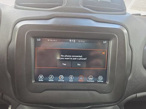 Used 2019 Jeep Renegade Latitude AWD/4WD image 23