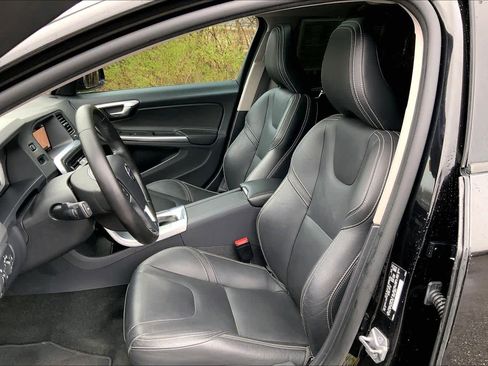 Used 2018 Volvo S60 T5 Dynamic w/ Vision Package AWD/4WD image 9