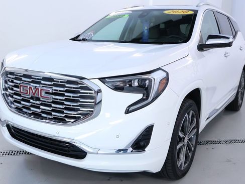 Used 2020 GMC Terrain Denali w/ Denali Premium Package image 3