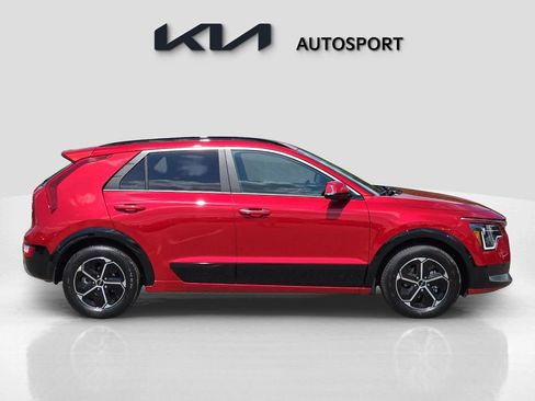 New 2025 Kia Niro SX image 7