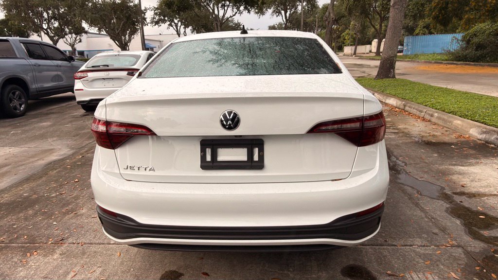 Used 2023 Volkswagen Jetta Sport FWD image 9