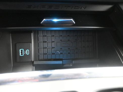 Certified 2024 Ford Expedition XLT image 29