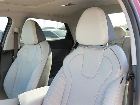 New 2025 Hyundai Elantra Limited image 10