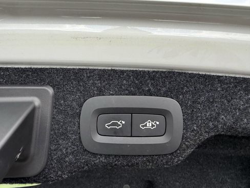 Used 2017 Volvo S90 T6 Momentum w/ Vision Package image 27