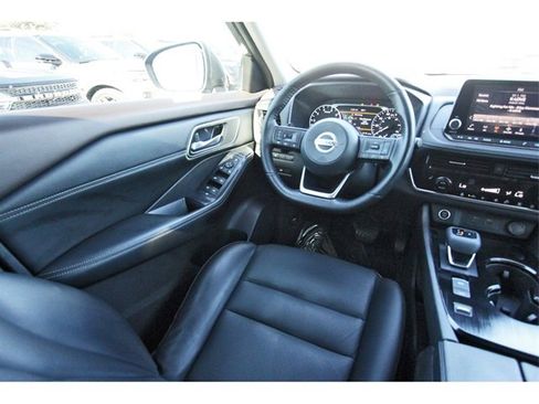 Used 2021 Nissan Rogue SV w/ Premium Package image 7