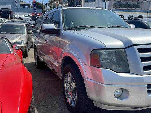 Used 2010 Ford Expedition EL Limited image 2