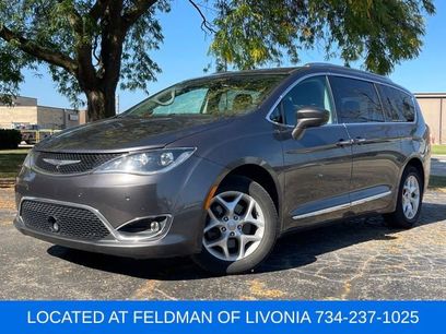 Used 2017 Chrysler Pacifica Touring-L Plus w/ Advanced Safetytec Group
