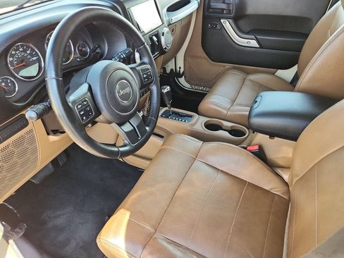 Used 2011 Jeep Wrangler Unlimited Rubicon w/ Dual Top Group AWD/4WD image 8