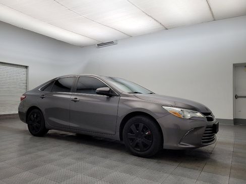 Used 2017 Toyota Camry LE w/ Moonroof Package image 11