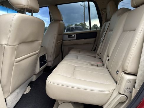 Used 2015 Ford Expedition XLT w/ Equipment Group 202A RWD image 16