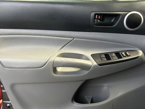 Used 2013 Toyota Tacoma PreRunner w/ SR5 Pkg image 22