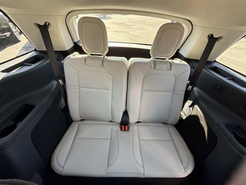 New 2026 Lincoln Aviator 2WD image 18