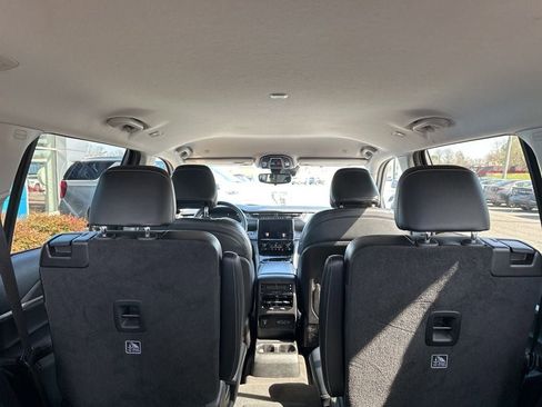 Used 2022 Jeep Grand Cherokee L Limited image 11