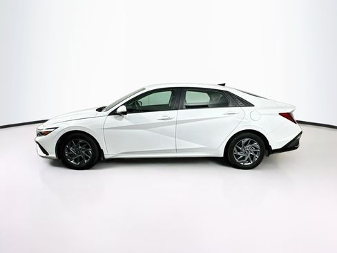 Used 2024 Hyundai Elantra SEL FWD image 4