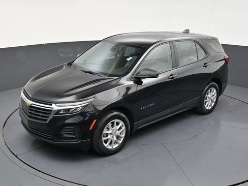Used 2024 Chevrolet Equinox LS w/ Driver Confidence II Package FWD image 9