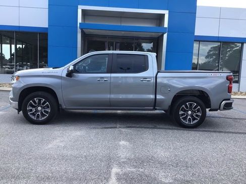 Used 2024 Chevrolet Silverado 1500 LT AWD/4WD image 3
