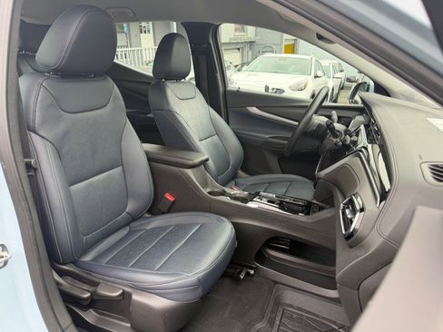 Used 2023 Chevrolet Bolt EUV LT w/ Convenience Package FWD image 30
