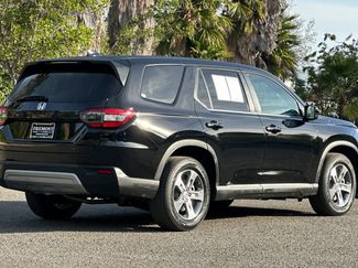 Used 2025 Honda Pilot EX-L video 3