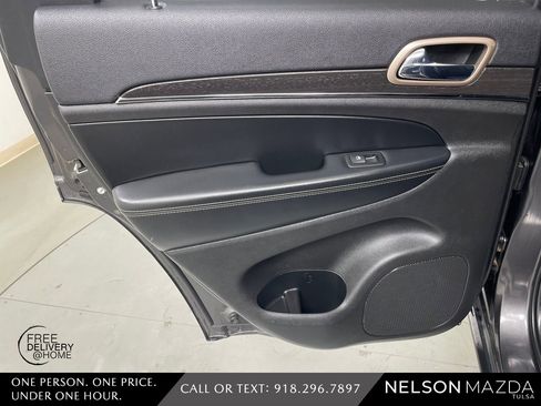 Used 2017 Jeep Grand Cherokee Limited w/ Luxury Group II image 40