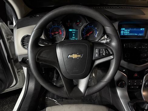 Used 2016 Chevrolet Cruze L FWD image 12