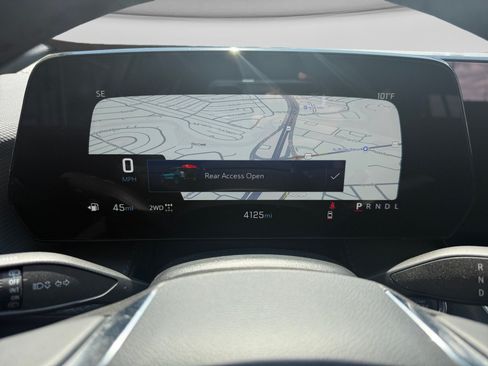 Used 2026 Chevrolet Equinox LT AWD/4WD image 13