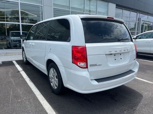 Used 2018 Dodge Grand Caravan SE w/ UConnect Hands-Free Group FWD image 3