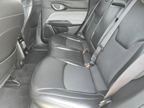 Used 2022 Jeep Compass Latitude image 28