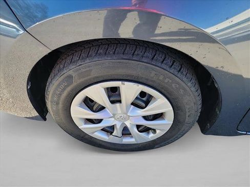 Used 2019 Toyota Corolla L image 9