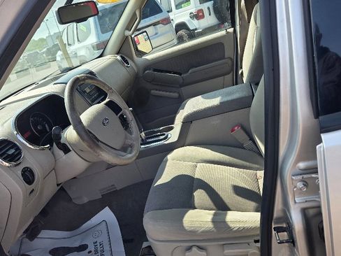 Used 2007 Ford Explorer XLT image 9
