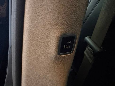 Used 2023 Chrysler Pacifica Touring-L FWD image 20