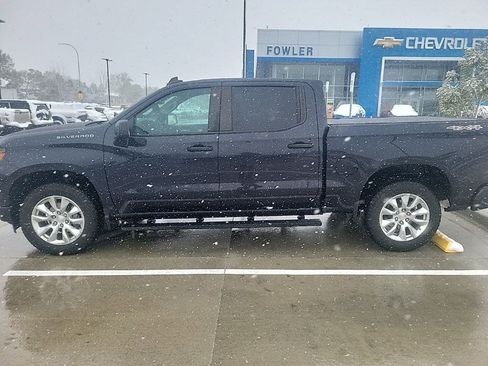 Used 2023 Chevrolet Silverado 1500 Custom image 8