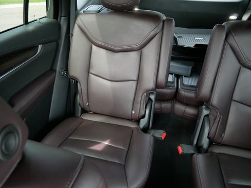 Used 2022 Cadillac XT6 Premium Luxury w/ LPO, Floor Liner Package AWD/4WD image 12
