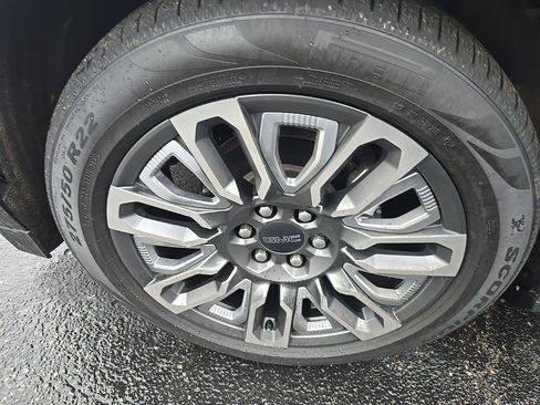 Certified 2023 GMC Yukon Denali Ultimate image 9