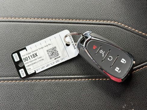 Used 2020 Chevrolet Traverse LT w/ Driver Confidence II Package image 36