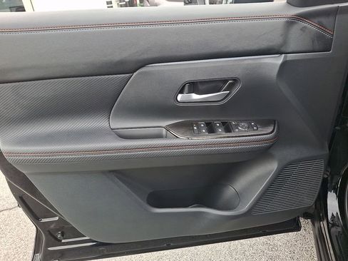 Used 2025 Nissan Kicks SR image 14