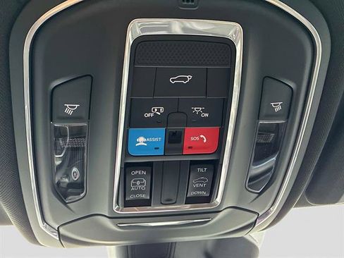 Used 2025 Jeep Grand Cherokee L Altitude image 33