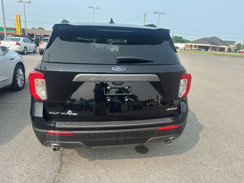 Used 2021 Ford Explorer XLT w/ Equipment Group 202A image 5