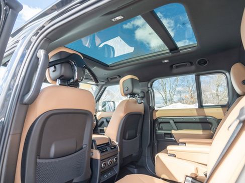 New 2026 Land Rover Defender 130 X-Dynamic SE image 21