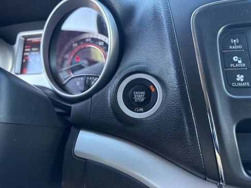 Used 2018 Dodge Journey SE image 31