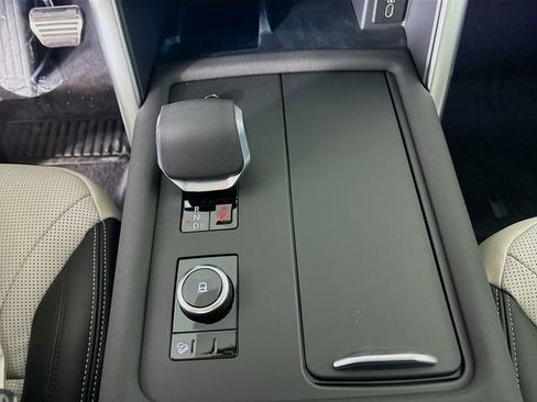 New 2026 Land Rover Discovery Dynamic SE AWD/4WD image 17