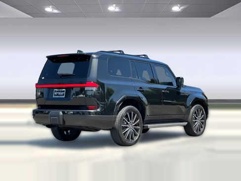 Used 2025 Lexus GX 550 w/ Accessory Package (2T) AWD/4WD image 8