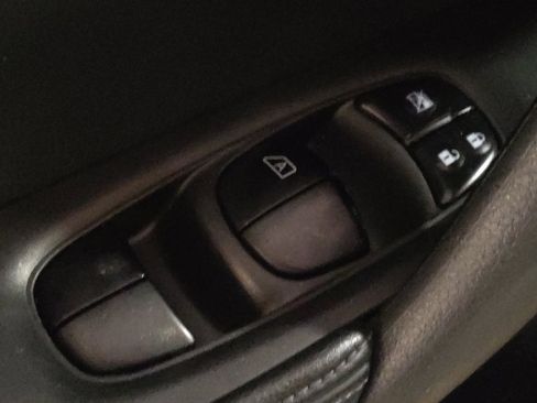 Used 2016 Nissan Rogue S AWD/4WD image 27